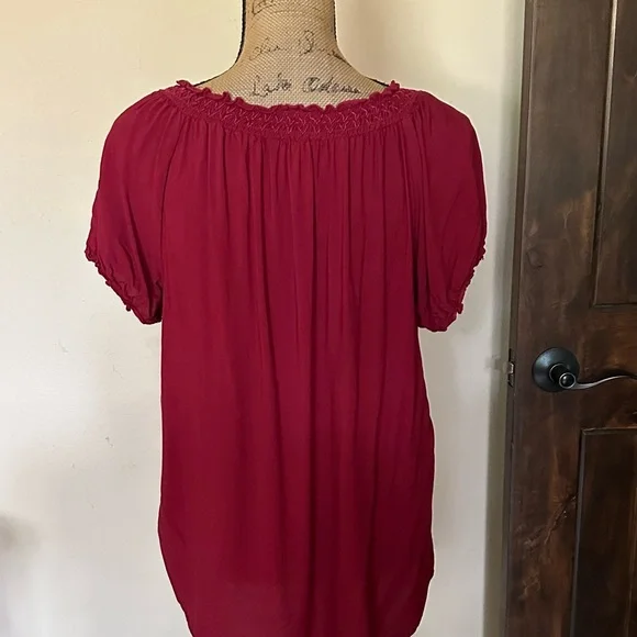 Cute top - Picture 3 of 3